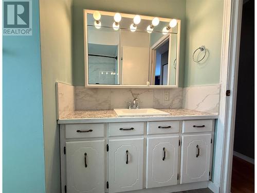 823 6Th Avenue, Kimberley, BC - Indoor Photo Showing Bathroom