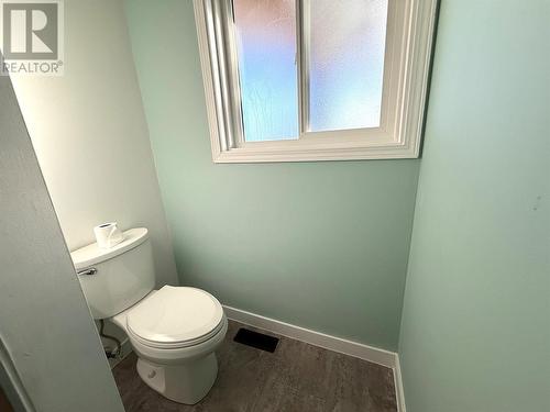 823 6Th Avenue, Kimberley, BC - Indoor Photo Showing Bathroom