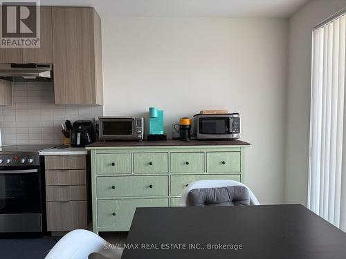 211 - 20 Orchid Court, Toronto, ON - Indoor Photo Showing Kitchen