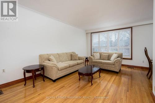 88 Plunkett Road, Toronto, ON - Indoor Photo Showing Living Room