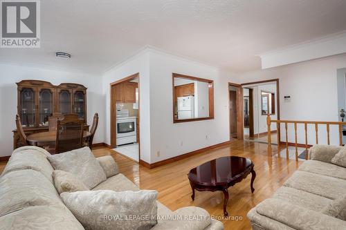 88 Plunkett Road, Toronto, ON - Indoor Photo Showing Living Room