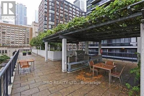 2101 - 25 Carlton Street, Toronto, ON - Outdoor