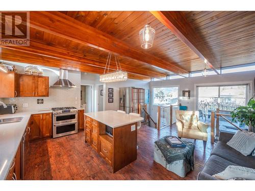 1618 Duncan Ave E Avenue, Penticton, BC - Indoor Photo Showing Kitchen With Double Sink