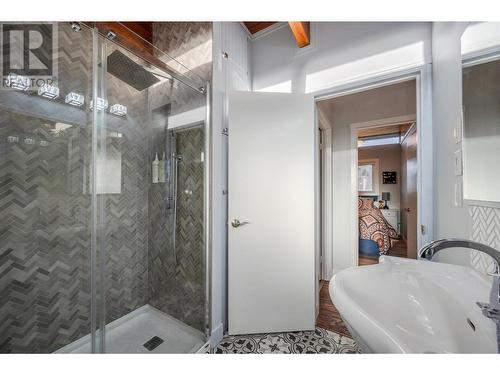 1618 Duncan Ave E Avenue, Penticton, BC - Indoor Photo Showing Bathroom