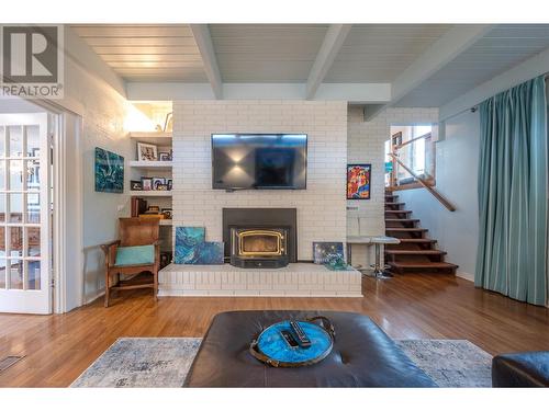 1618 Duncan Ave E Avenue, Penticton, BC - Indoor Photo Showing Living Room With Fireplace