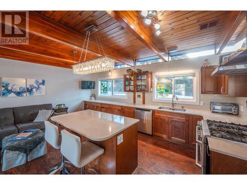 1618 Duncan Ave E Avenue, Penticton, BC - Indoor Photo Showing Kitchen With Double Sink