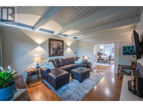 1618 Duncan Ave E Avenue, Penticton, BC - Indoor Photo Showing Living Room