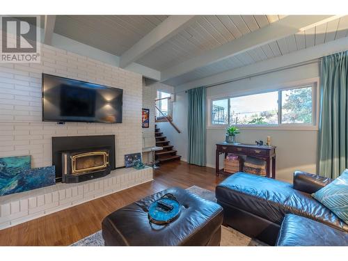 1618 Duncan Ave E Avenue, Penticton, BC - Indoor Photo Showing Living Room With Fireplace