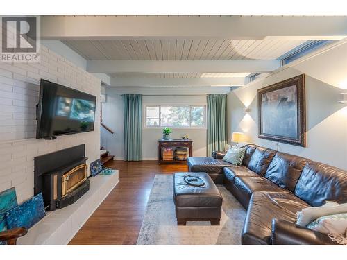 1618 Duncan Ave E Avenue, Penticton, BC - Indoor Photo Showing Living Room With Fireplace