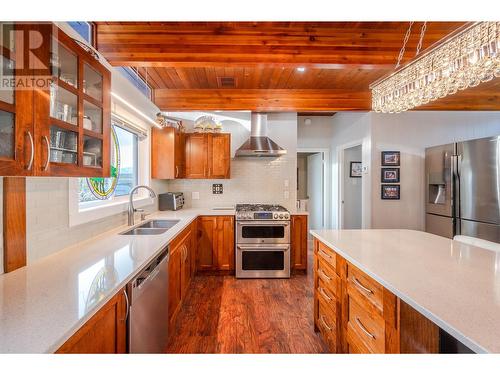 1618 Duncan Ave E Avenue, Penticton, BC - Indoor Photo Showing Kitchen With Double Sink