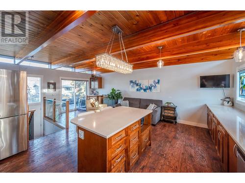 1618 Duncan Ave E Avenue, Penticton, BC - Indoor Photo Showing Kitchen