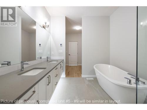 595 Vineyard Way N Unit# 9, Vernon, BC - Indoor Photo Showing Bathroom