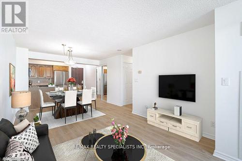 1615 - 335 Rathburn Road W, Mississauga, ON - Indoor Photo Showing Living Room