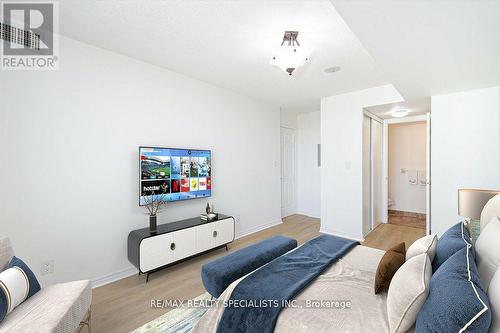 1615 - 335 Rathburn Road W, Mississauga, ON - Indoor Photo Showing Bedroom