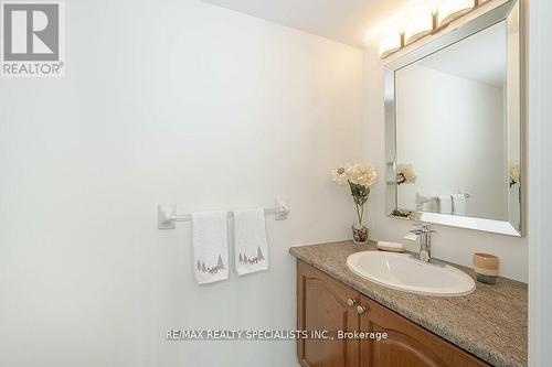 1615 - 335 Rathburn Road W, Mississauga, ON - Indoor Photo Showing Bathroom