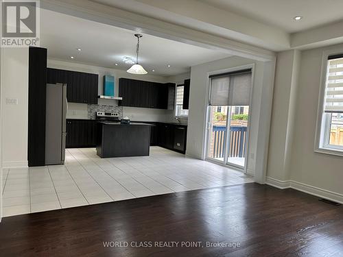 9 Lyle Way, Brampton, ON - Indoor Photo Showing Kitchen