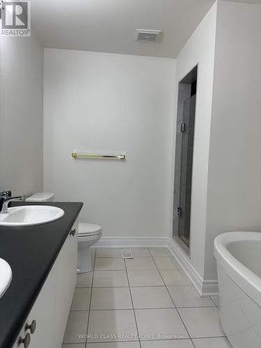 9 Lyle Way, Brampton, ON - Indoor Photo Showing Bathroom