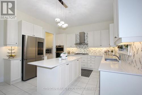 27 Valleywest Road, Brampton, ON - Indoor Photo Showing Kitchen With Double Sink With Upgraded Kitchen