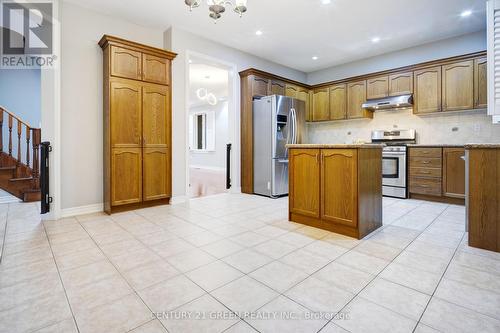 32 Riverglen Street, Brampton, ON - Indoor Photo Showing Kitchen