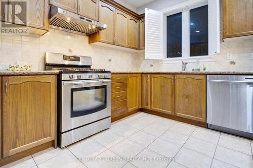 32 Riverglen Street, Brampton, ON - Indoor Photo Showing Kitchen