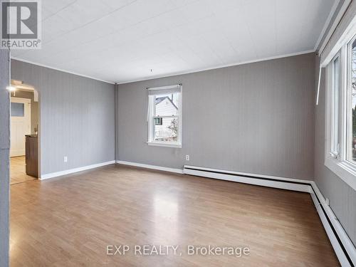 2 Alice Street, St. Catharines (452 - Haig), ON - Indoor Photo Showing Other Room