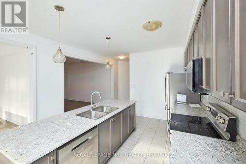 27 Beatty Avenue, Thorold (562 - Hurricane/Merrittville), ON - Indoor Photo Showing Kitchen With Double Sink