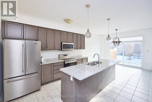 27 Beatty Avenue, Thorold (562 - Hurricane/Merrittville), ON - Indoor Photo Showing Kitchen With Double Sink With Upgraded Kitchen