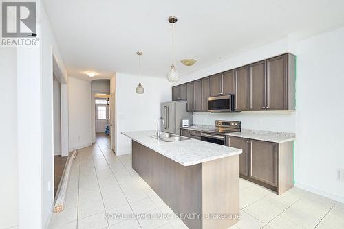 27 Beatty Avenue, Thorold (562 - Hurricane/Merrittville), ON - Indoor Photo Showing Kitchen With Double Sink