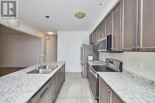 27 Beatty Avenue, Thorold (562 - Hurricane/Merrittville), ON - Indoor Photo Showing Kitchen With Double Sink With Upgraded Kitchen