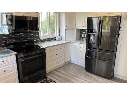 1800 W 2Nd Avenue, Prince Rupert, BC - Indoor Photo Showing Kitchen