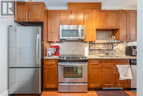 1350 Kingsway, Vancouver, BC - Indoor Photo Showing Kitchen