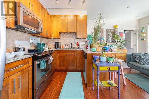 1350 Kingsway, Vancouver, BC - Indoor Photo Showing Kitchen