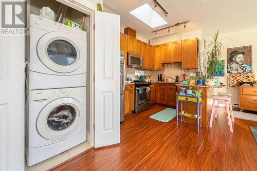 1350 Kingsway, Vancouver, BC - Indoor Photo Showing Laundry Room