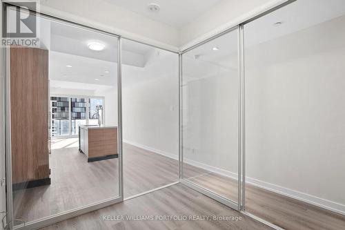 2408 - 488 University Avenue, Toronto, ON - Indoor