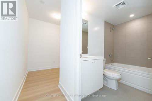 1114 - 2545 Simcoe Street N, Oshawa, ON - Indoor Photo Showing Bathroom