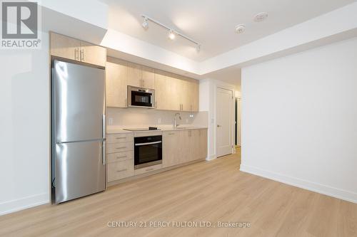 1114 - 2545 Simcoe Street N, Oshawa, ON - Indoor Photo Showing Kitchen With Stainless Steel Kitchen