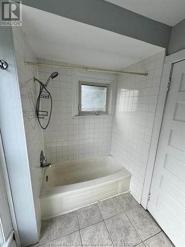 1640 Martindale Street Unit# Main, Windsor, ON - Indoor Photo Showing Bathroom