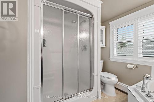 Main - 88 Tennessee Avenue, Port Colborne (878 - Sugarloaf), ON - Indoor Photo Showing Bathroom