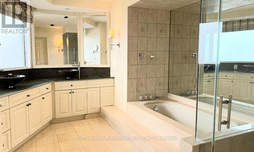 2905 - 65 Skymark Drive, Toronto, ON - Indoor Photo Showing Bathroom