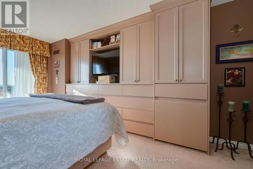 878 - 1 Greystone Walk Drive, Toronto, ON - Indoor Photo Showing Bedroom