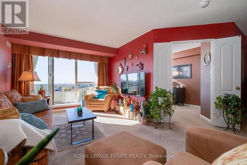 878 - 1 Greystone Walk Drive, Toronto, ON - Indoor Photo Showing Living Room