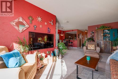 878 - 1 Greystone Walk Drive, Toronto, ON - Indoor Photo Showing Living Room