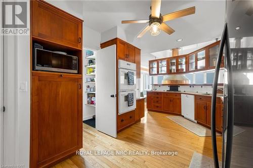 2 Hilda Street, Welland (767 - N. Welland), ON - Indoor Photo Showing Kitchen