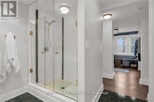 2 Hilda Street, Welland (767 - N. Welland), ON - Indoor Photo Showing Bathroom