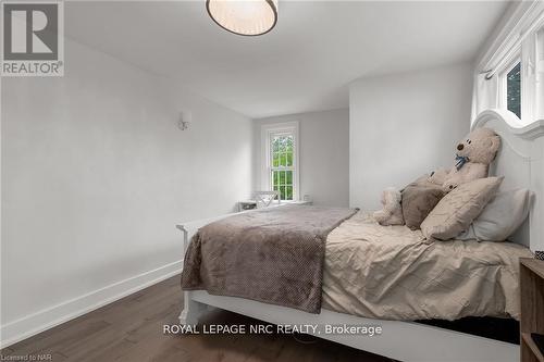 2 Hilda Street, Welland (767 - N. Welland), ON - Indoor Photo Showing Bedroom