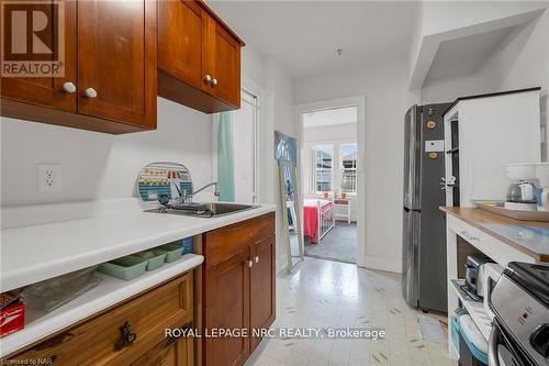 2 Hilda Street, Welland (767 - N. Welland), ON - Indoor Photo Showing Kitchen