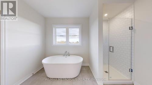 135 Flood Avenue, Clarington, ON - Indoor Photo Showing Bathroom