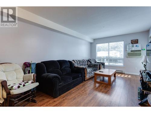 260 Franklyn Road Unit# 113, Kelowna, BC - Indoor Photo Showing Living Room