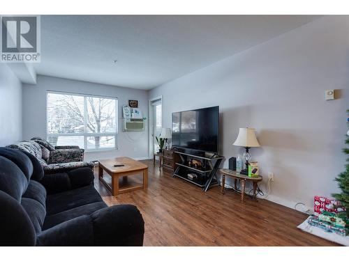 260 Franklyn Road Unit# 113, Kelowna, BC - Indoor Photo Showing Living Room