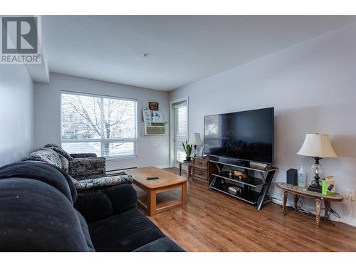 260 Franklyn Road Unit# 113, Kelowna, BC - Indoor Photo Showing Living Room